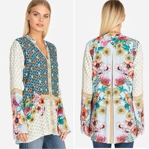 Johnny Was Becca V-Neck blouse in a mixed geo/floral print Size XS